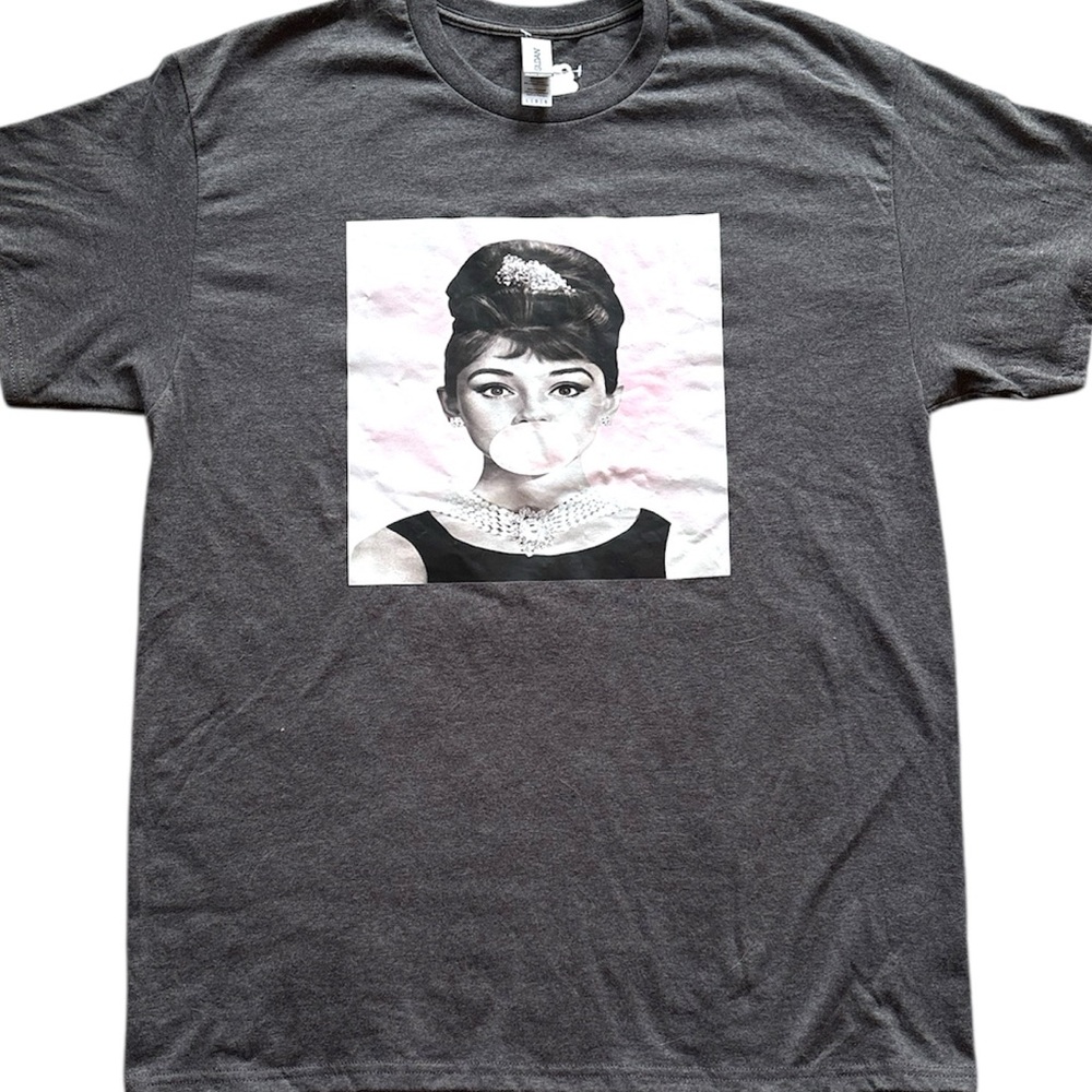 🆕Aubrey Hepburn Breakfast at Tiffany’s Gray Graphic T-Shirt